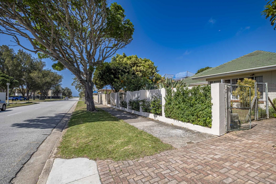 13 Bedroom Property for Sale in Summerstrand Eastern Cape